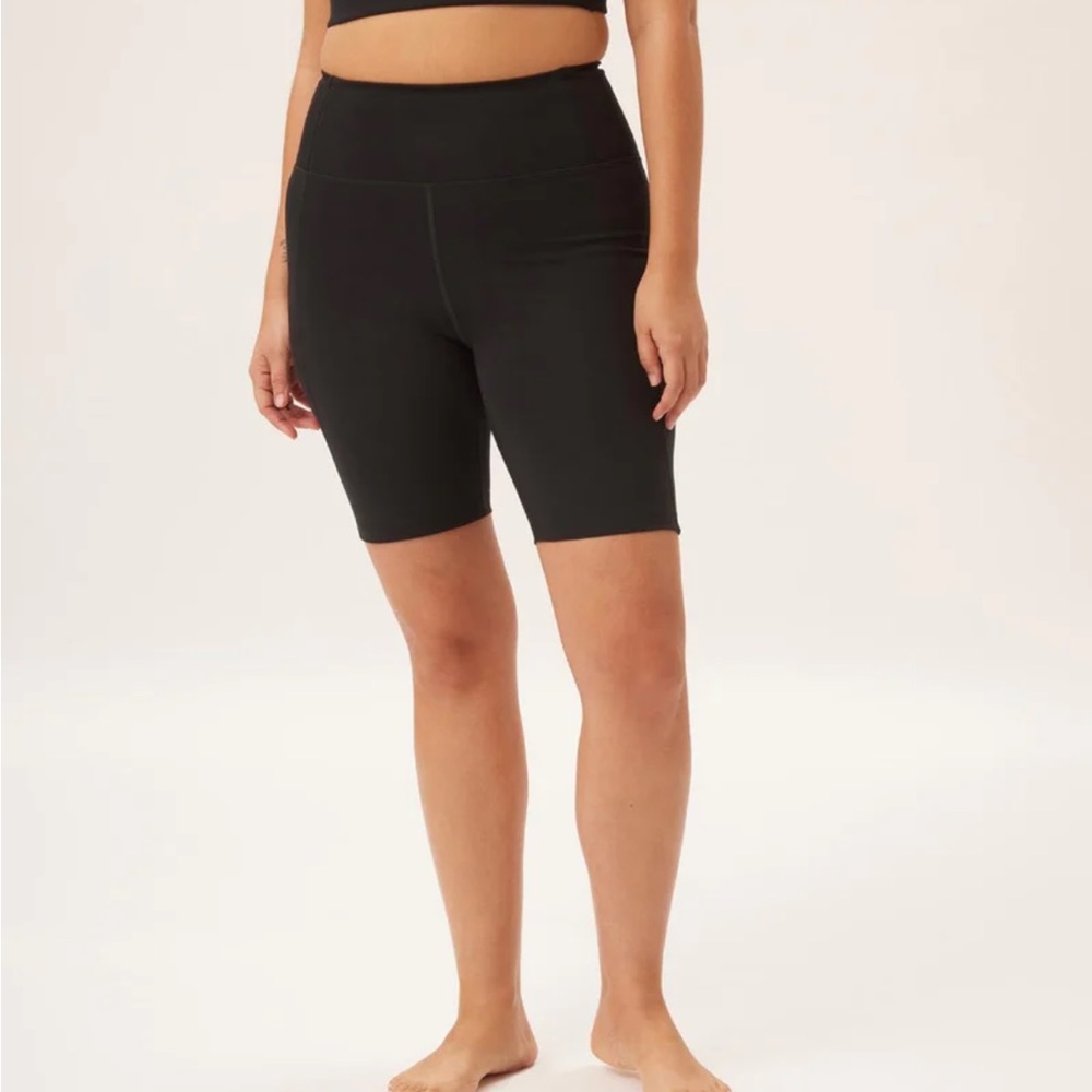 Girlfriend Collective Black High-Rise Bike shorts - M